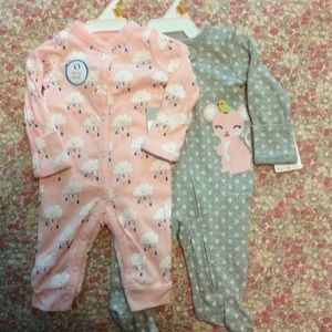 ⬇️ 2 NEW Carters Newborn Outfits